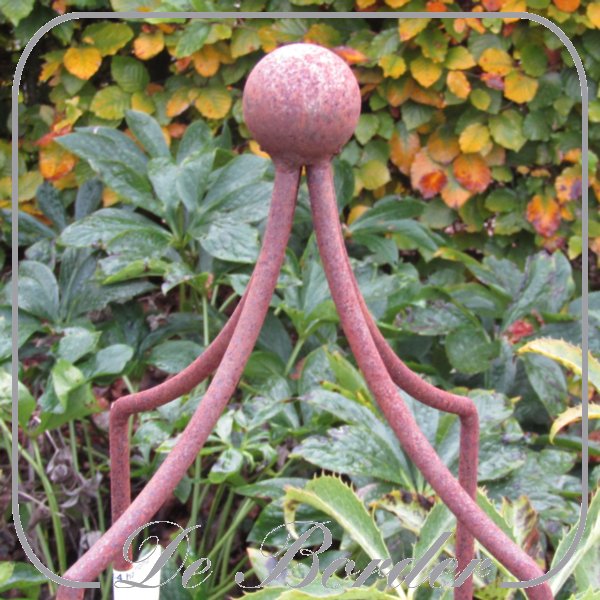 ijzeren-obelisk-4-halfrond-met-bol-453 IJzeren obelisk-4 halfrond met bol