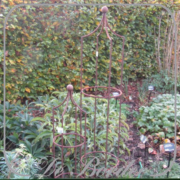 IJzeren obelisk-4 halfrond met bol