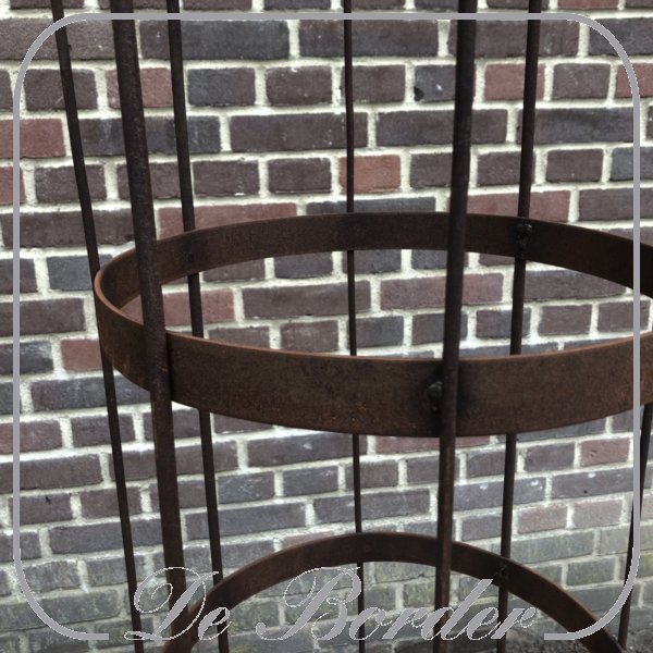 IJzeren obelisk-8 Breed